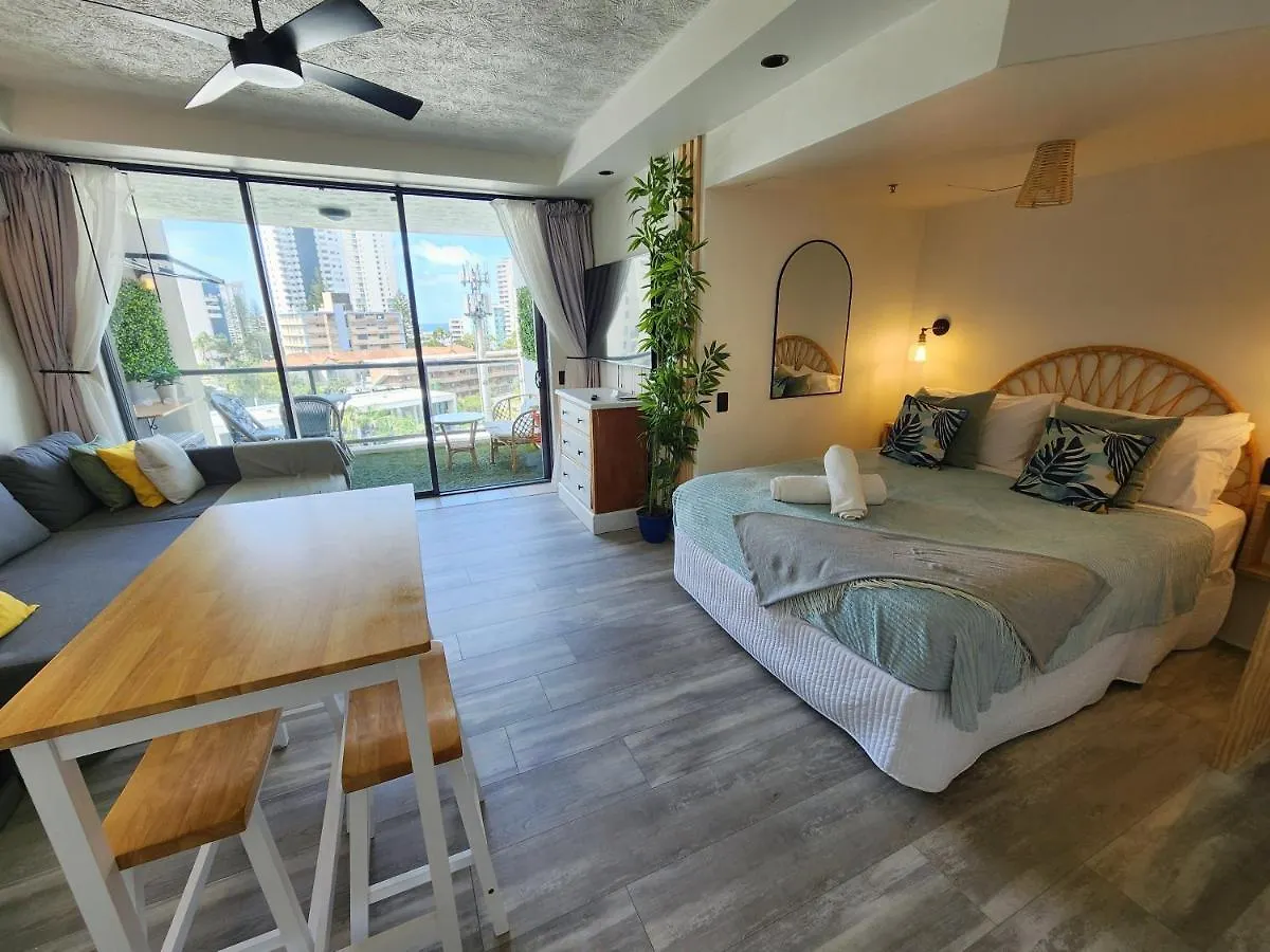 Stylish Studio Apartment, Holiday Resort, With View, Pool, Spa , Sauna Gold Coast